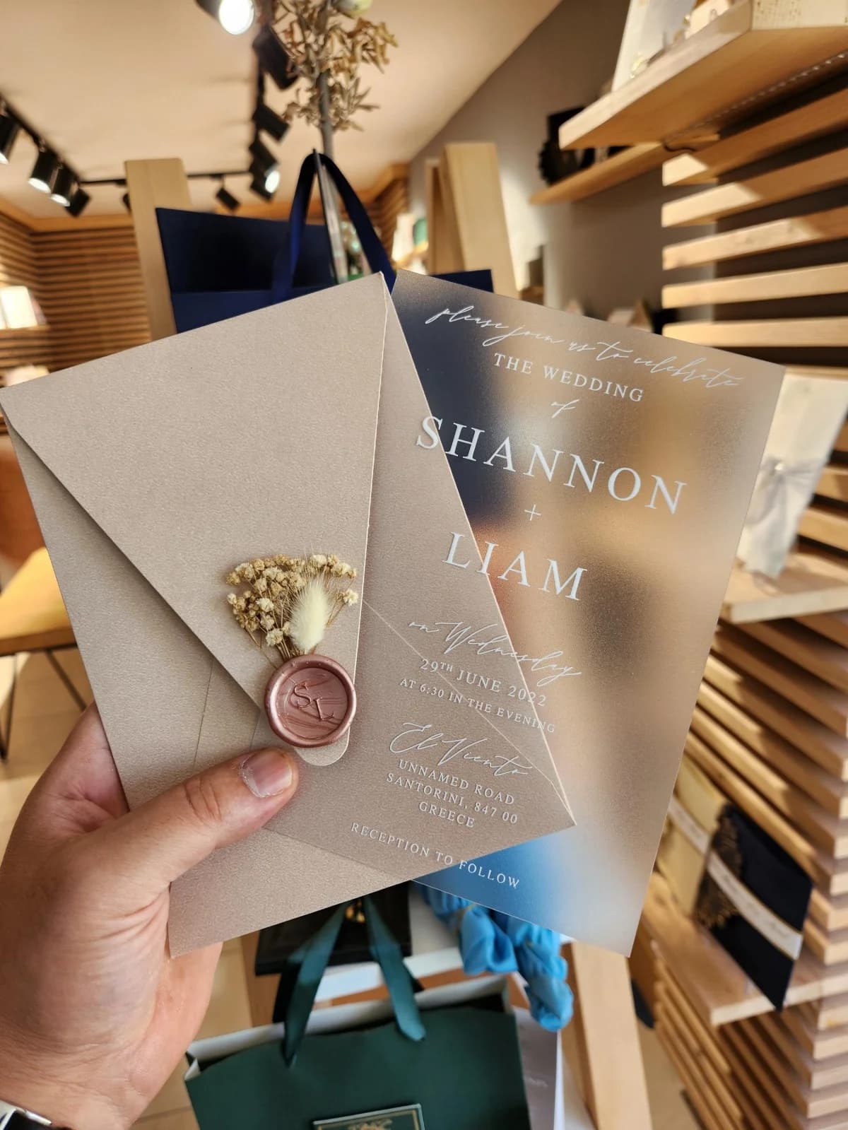 Convite de casamento personalizado fosco com envelope e selo de cera