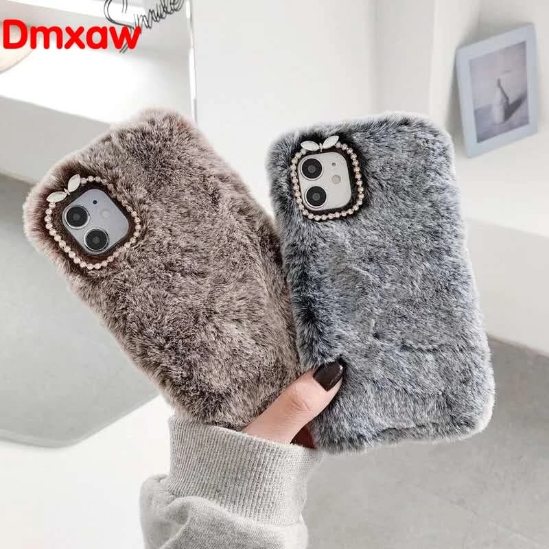 Capas fofas para smartphone em cores rosa, cinza, roxo e vermelho com detalhes de strass