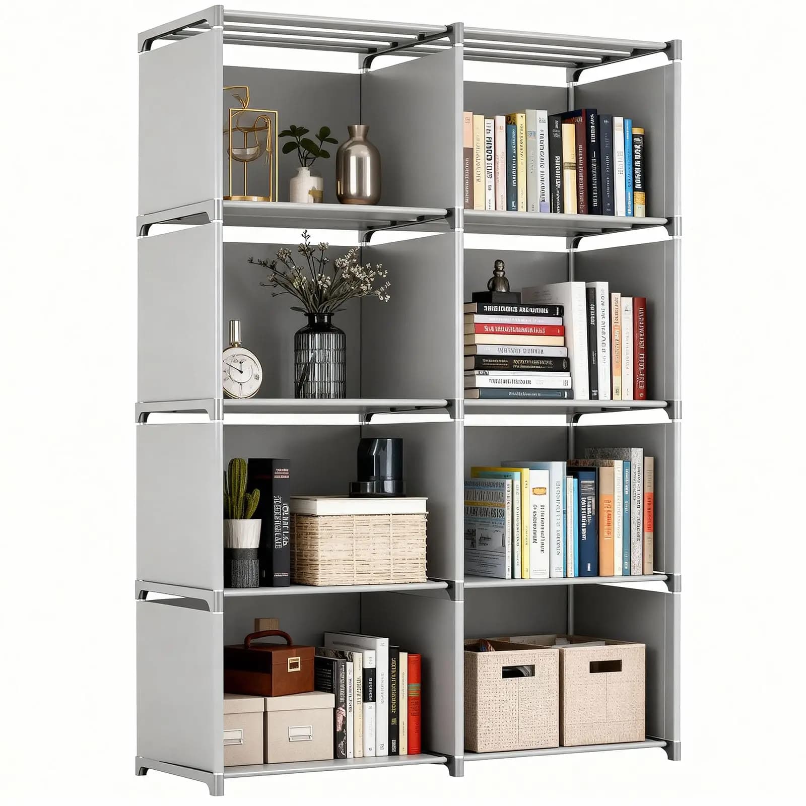 Estante modular cinza com múltiplas prateleiras e compartimentos quadrados ajustáveis, contra uma parede branca.