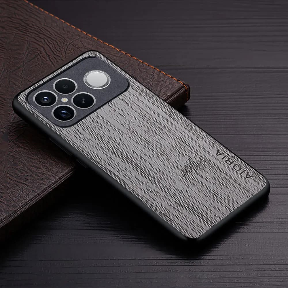Capa para celular Xiaomi Poco F8 textura madeira couro sintético preto com logo AIORIA