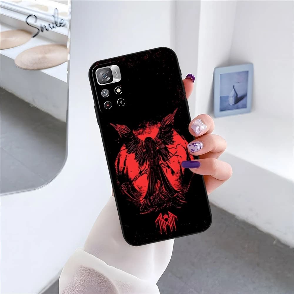 Capa preta com estampa vermelha de anjo para Xiaomi Poco, design moderno e proteção para câmera