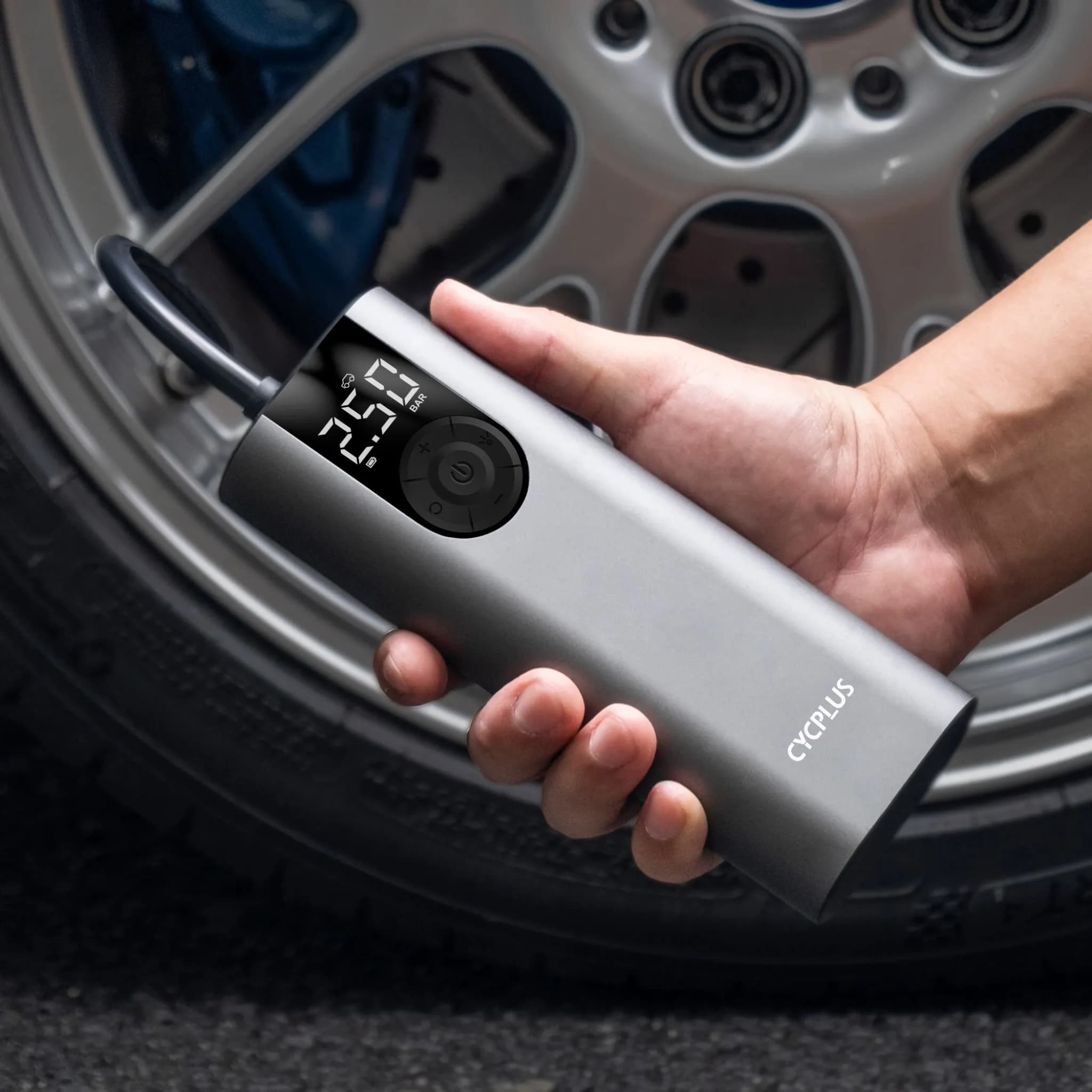 Compressor de ar elétrico portátil CYCPLUS A8 cinza com display digital para pneus de carro
