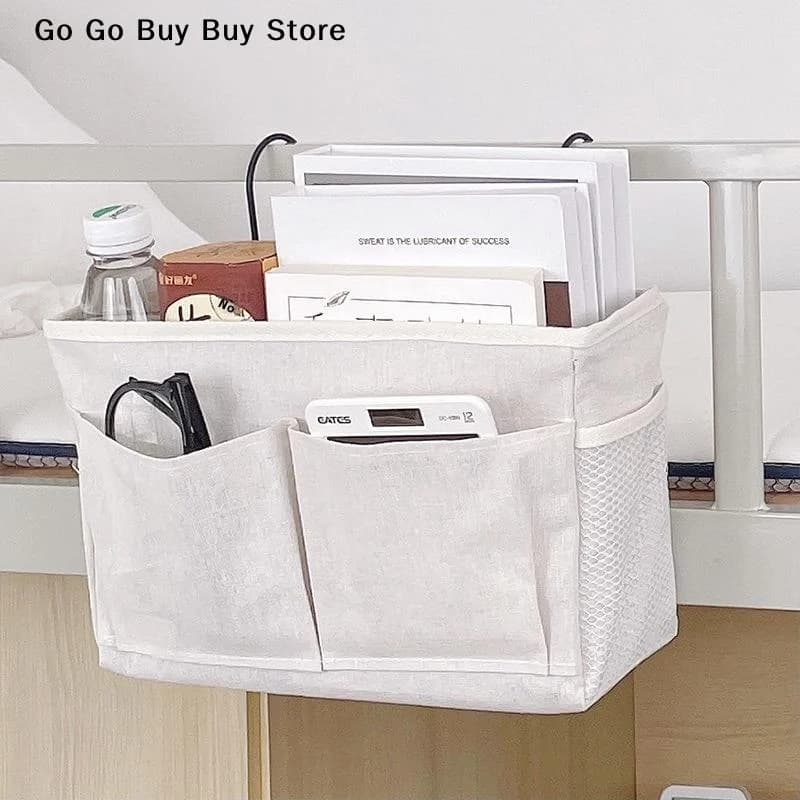 Bolsa organizadora de feltro cinza e branca para cabeceira de cama com múltiplos compartimentos