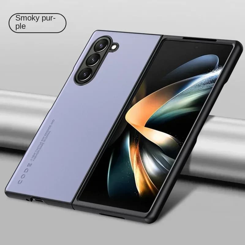 Capa para Samsung Galaxy Z Fold 7 em fibra de carbono e couro plutônio preta com acabamento roxo fumê