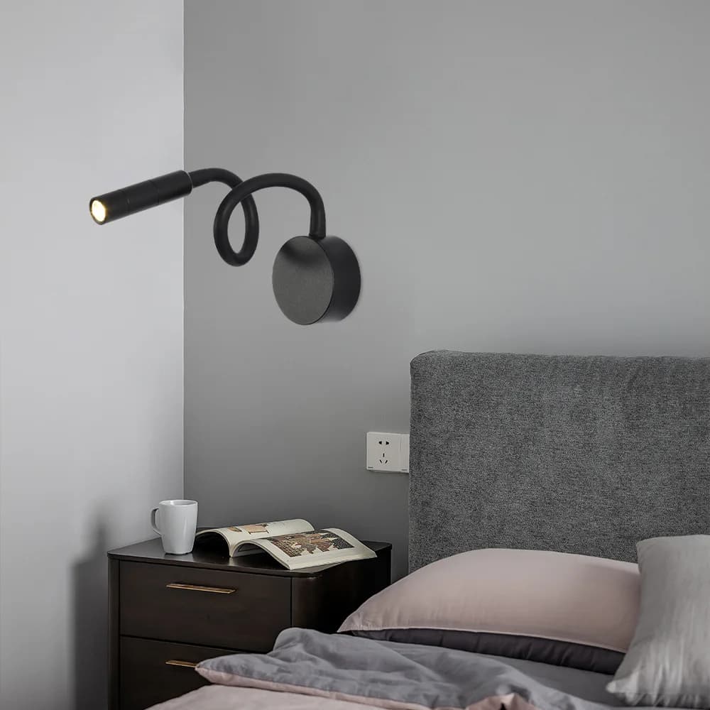 Arandela de parede preta flexível estilo gooseneck com LED para leitura ao lado de cama cinza