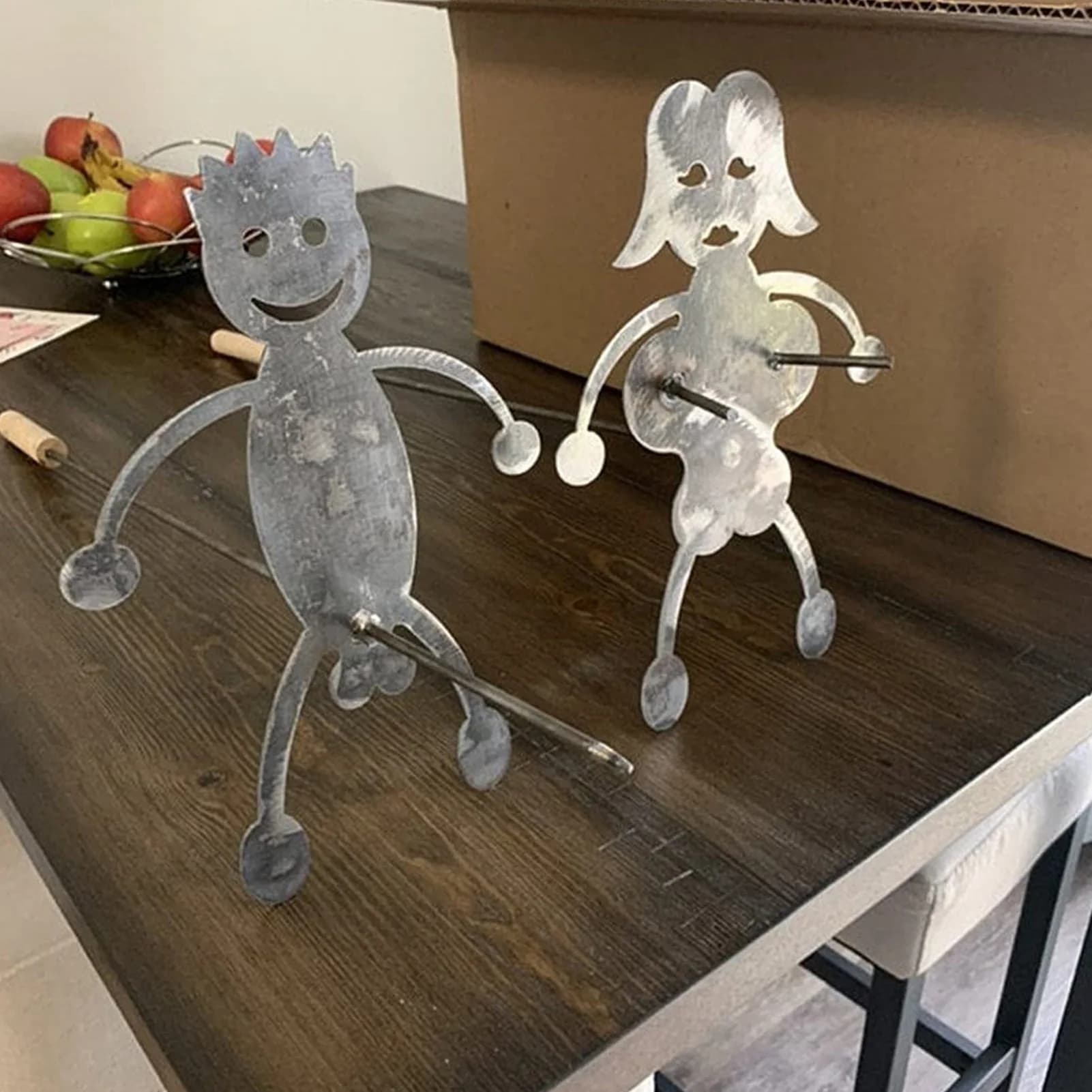 Espeto de churrasco reutilizável em aço inoxidável para salsichas, com design de personagens