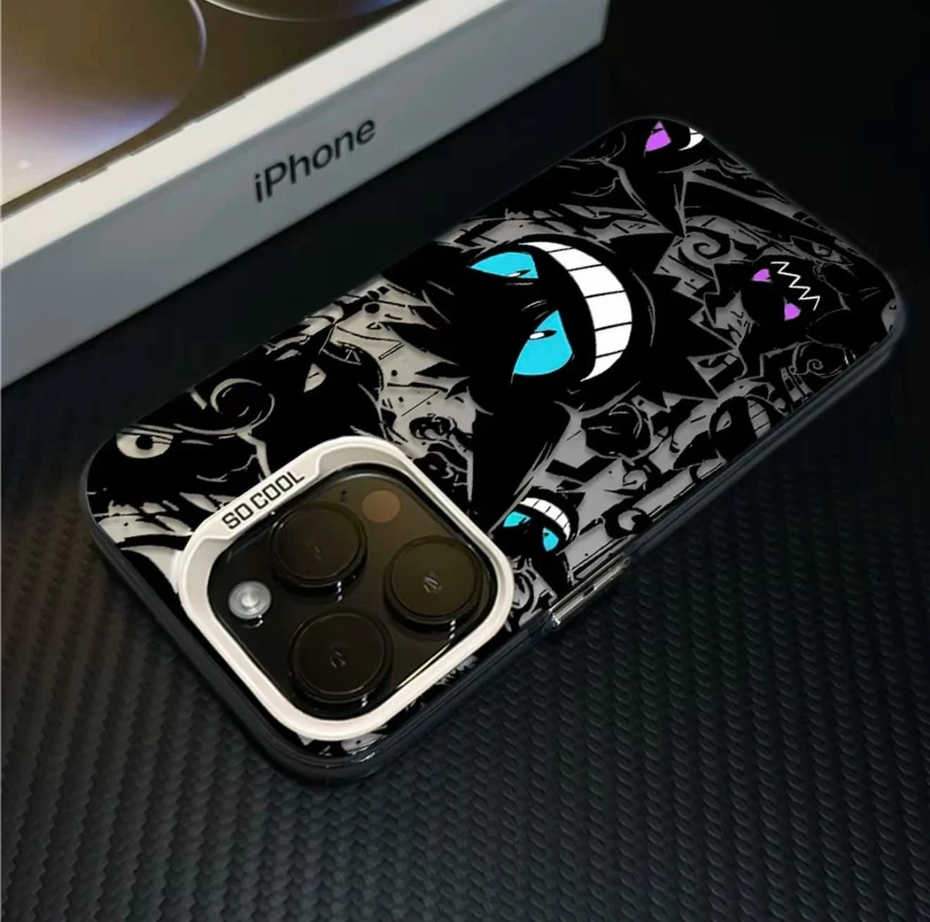 Capa para Xiaomi Redmi Note 14 preta fosca com estampa Gengar e borda acrílica branca e transparente