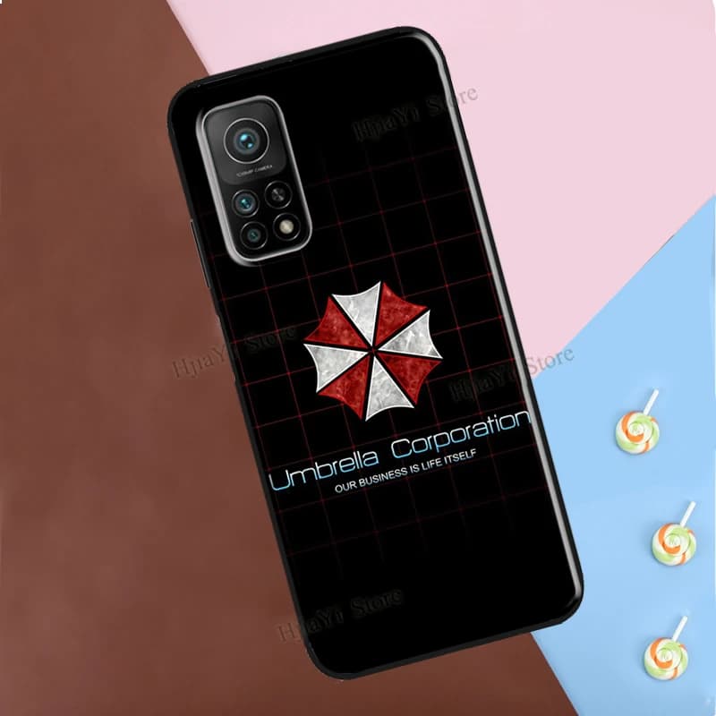 Capa preta para Xiaomi Poco com logo Umbrella Corporation vermelho e branco e texto Our Business Is Life Itself