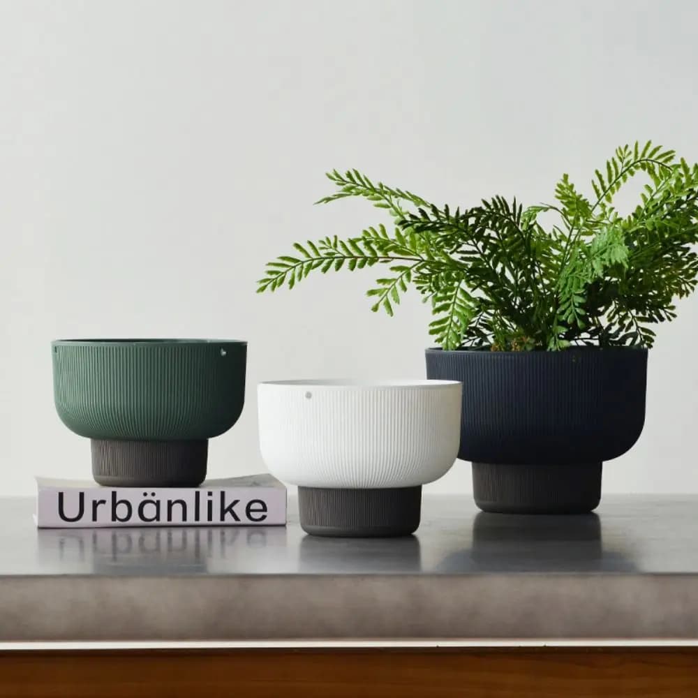 Vasos suspensos de flores com autoirrigação branco e verde com sistema de drenagem e ventilação