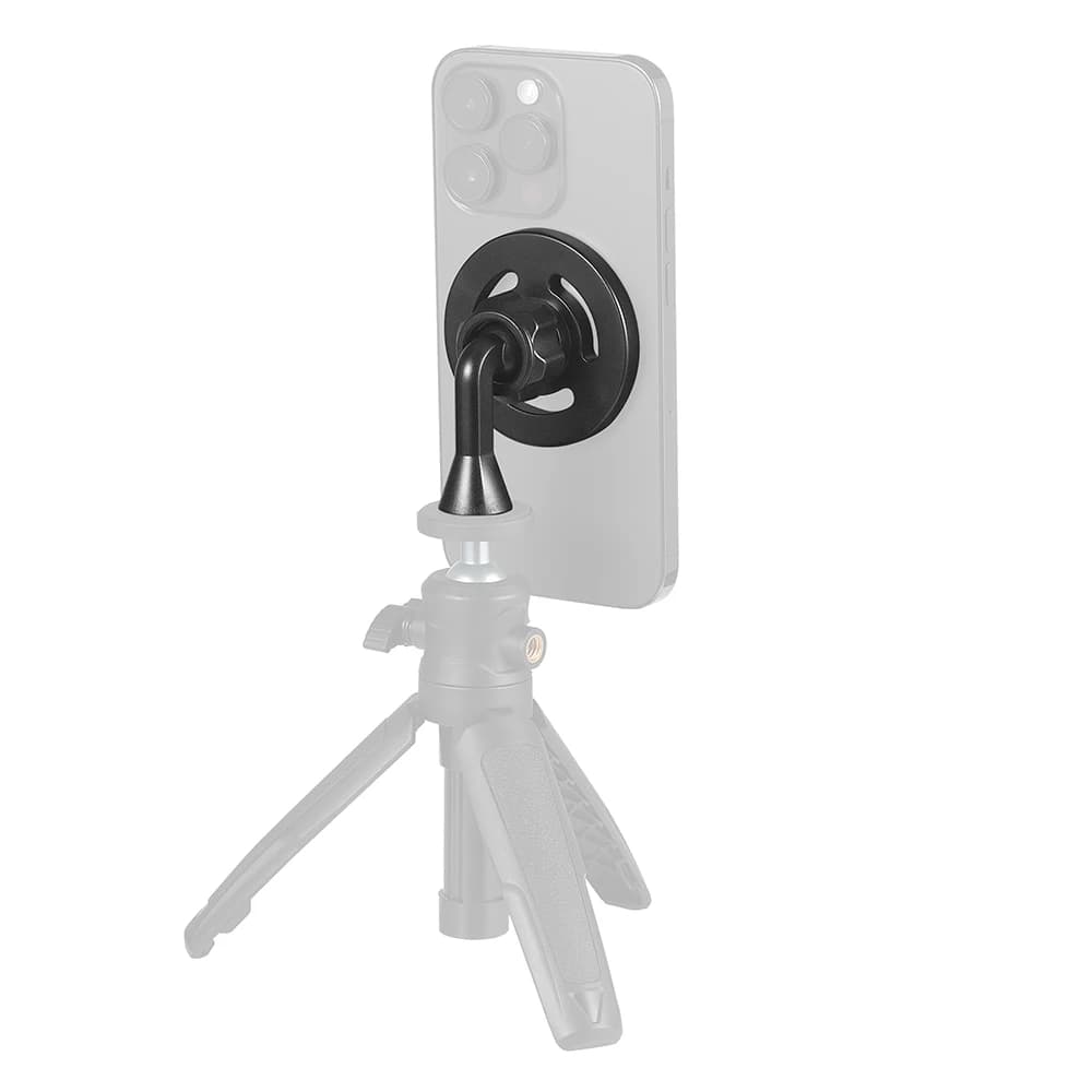 Adaptador de montagem para tripé magnético Magsafe preto fixado em smartphone com tripé de suporte