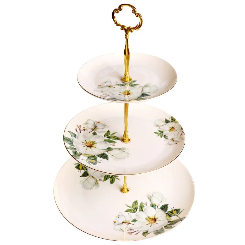 Suporte para bolo 3 andares porcelana branca com flores e estrutura dourada, design clássico e sofisticado