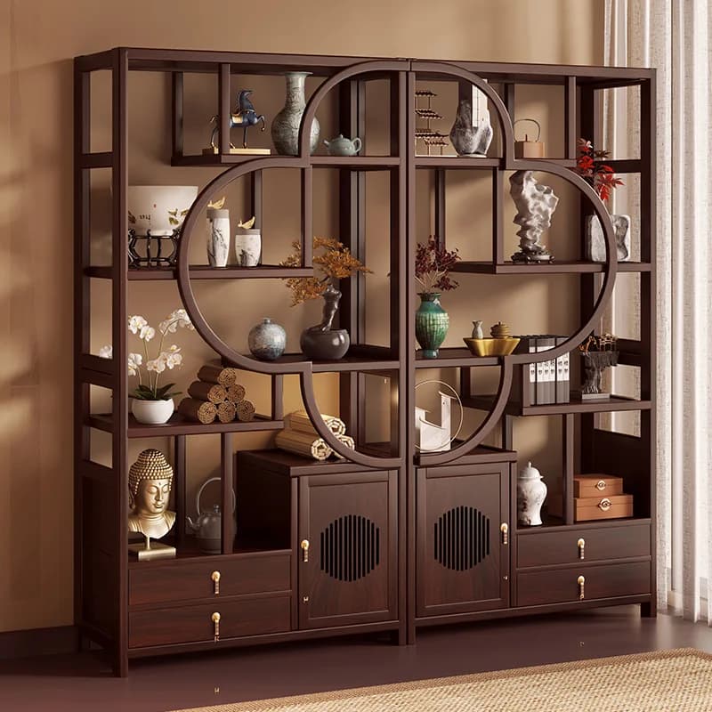 Estante de armazenamento estilo chinês com prateleiras circulares e itens decorativos