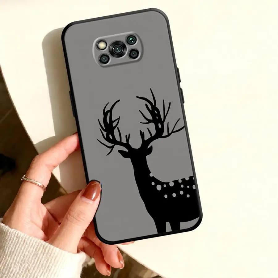 Capa cinza para Xiaomi Poco X8 Pro Max com silhueta de cervo preto e detalhes em preto
