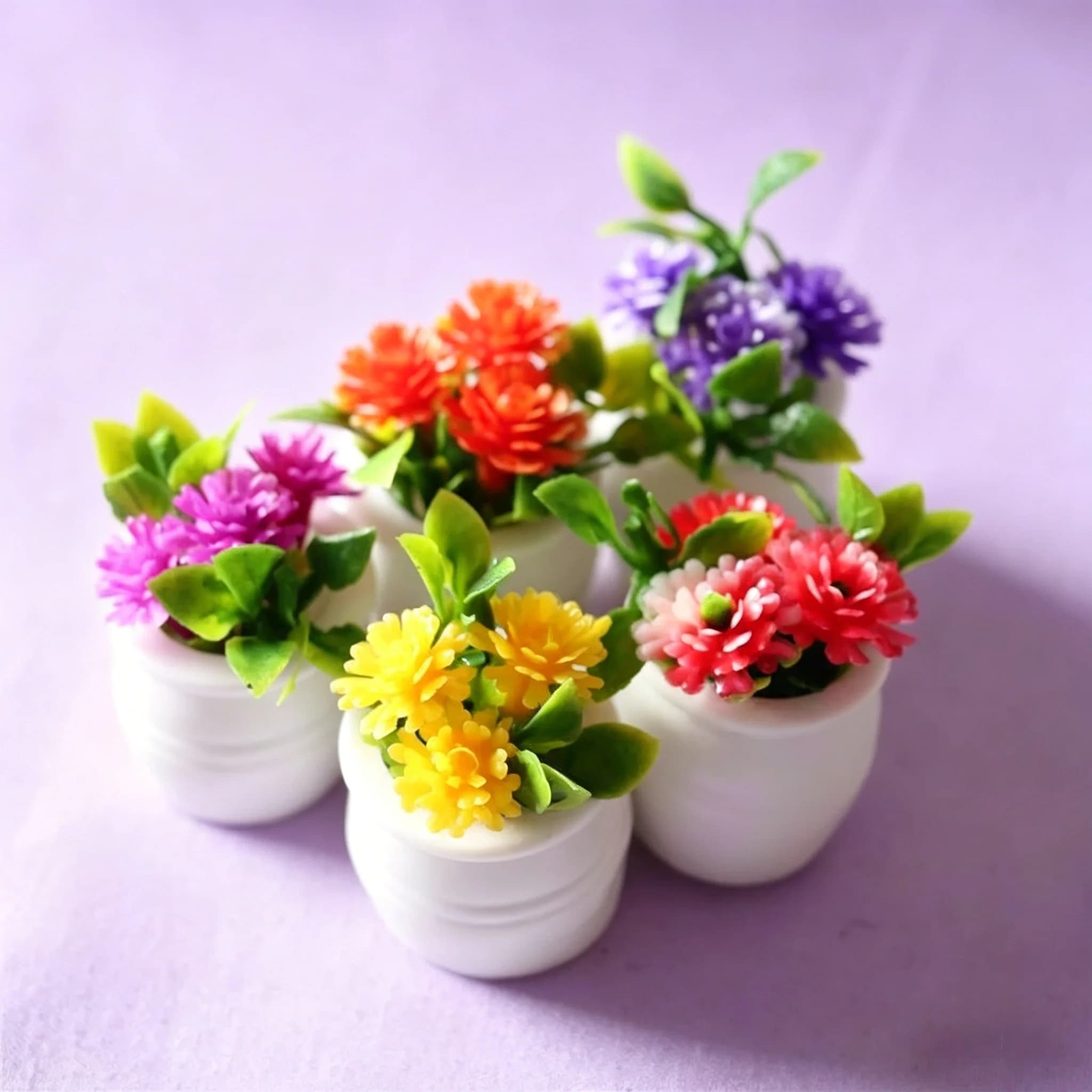 Conjunto de 5 Peças: Mini Plantas e Flores em Vasos para Casa de Bonecas Escala 1:12 - Decoração Doméstica Aleatória