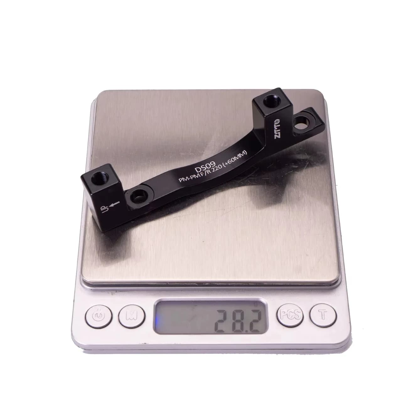 Adaptador de freio a disco ZTTO DS09 preto pesando 28,2 gramas em balança digital