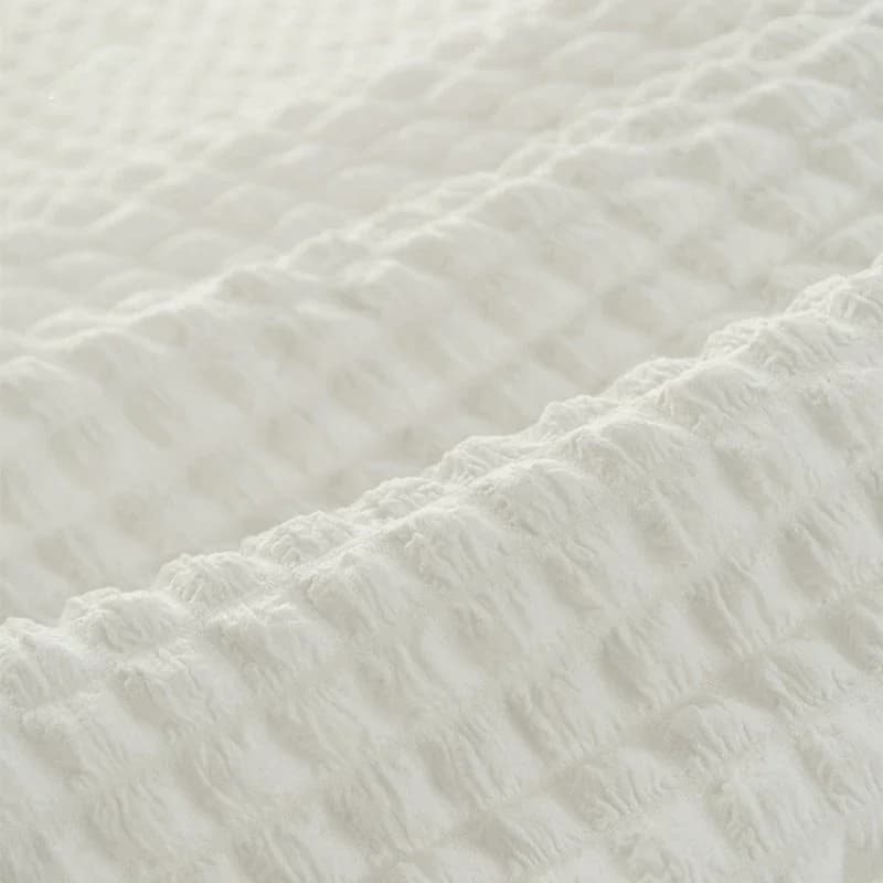 Detalhe do tecido elástico waffle xadrez branco mostrando textura e padrão quadriculado