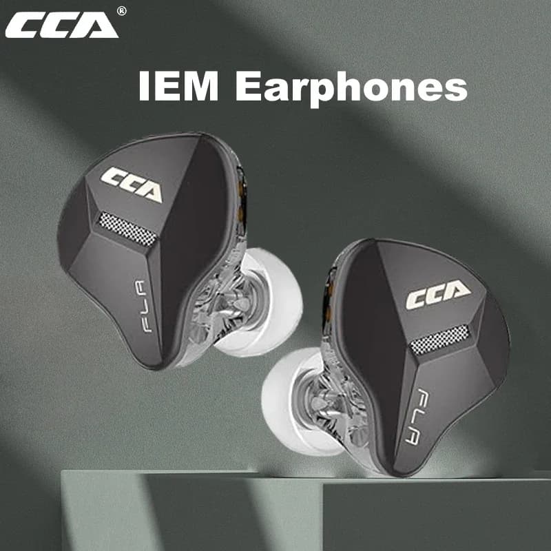 Fones de ouvido IEM CCA com design transparente e logotipo da marca CCA
