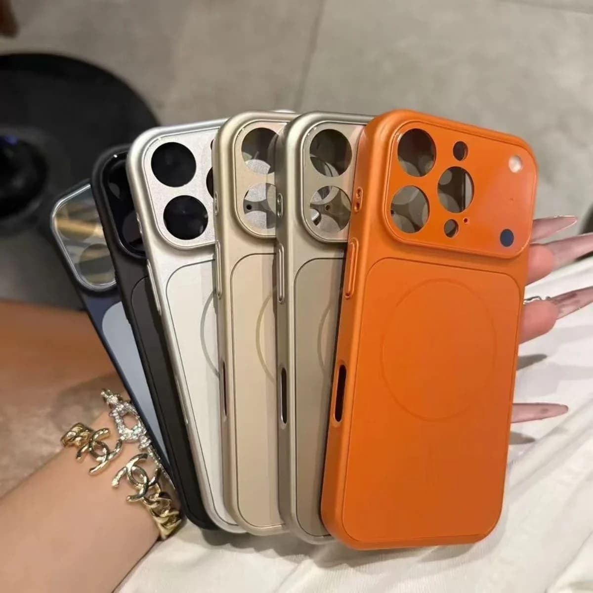 Capas de telefone nano fosca de vidro para iPhone 17, 16, 15, 14, 13 Pro Max, 17 Pro magnéticas para MagSafe, armadura de carregamento sem fio, em várias cores.