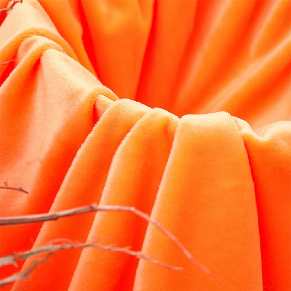 Tecido veludo de pelúcia laranja vibrante com textura macia para artesanato e costura