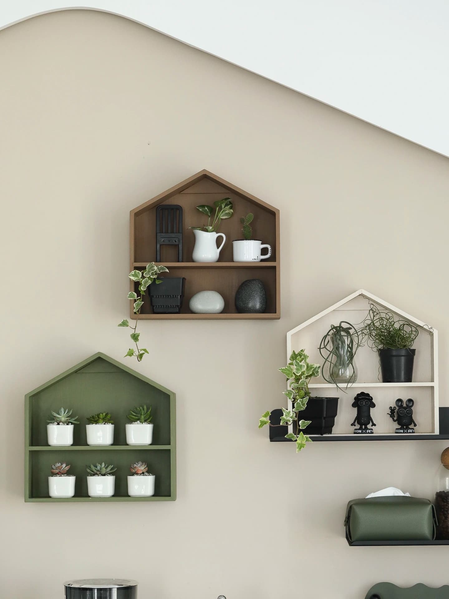 Prateleira Decorativa de Parede em Estilo Moderno e Simples, Organizador Suspenso com Divisórias, Formato Único em Material d...