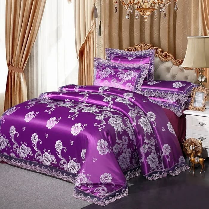 Conjunto de cama clássico europeu de luxo com edredom estampado e detalhes refinados