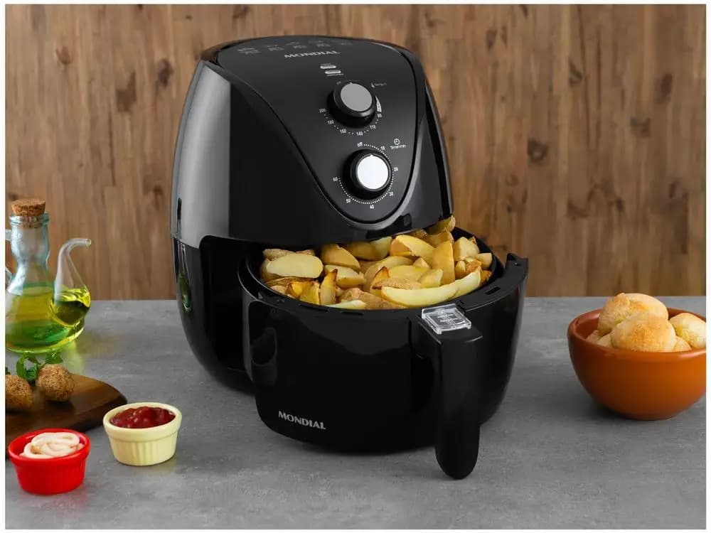 Fritadeira elétrica sem óleo Air Fryer Mondial Pratic AF-35-BF preta com timer e batatas fritas