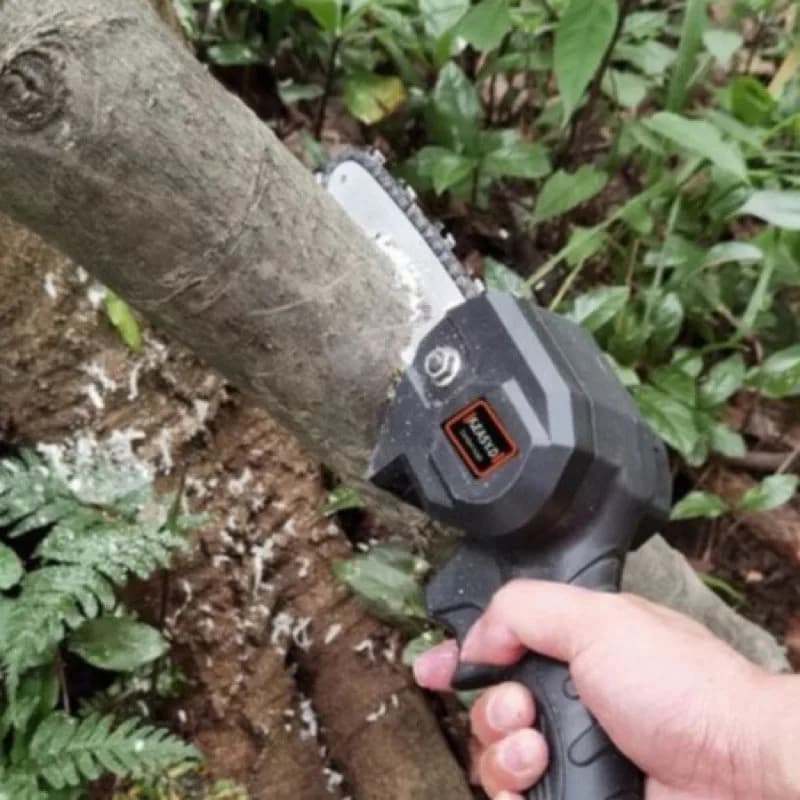 Mini Motosserra Elétrica de 4 Polegadas Recarregável Bivolt para Poda e Jardinagem com Som de Bateria