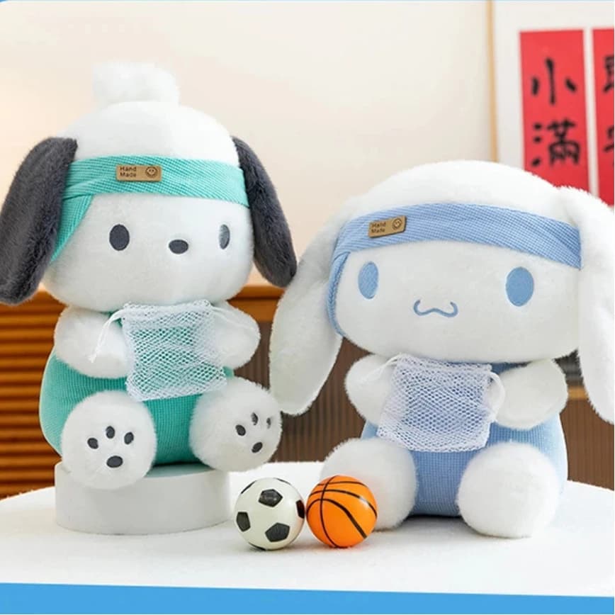 Bonecos de pelúcia Pochacco e Cinnamoroll série esportiva, branco com roupas azul e verde, 23 cm