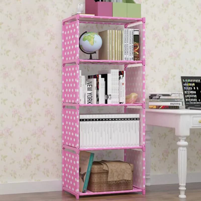 Estante moderna rosa com pontos brancos, estante de livros com livros e globo na estante, decoração de interiores.