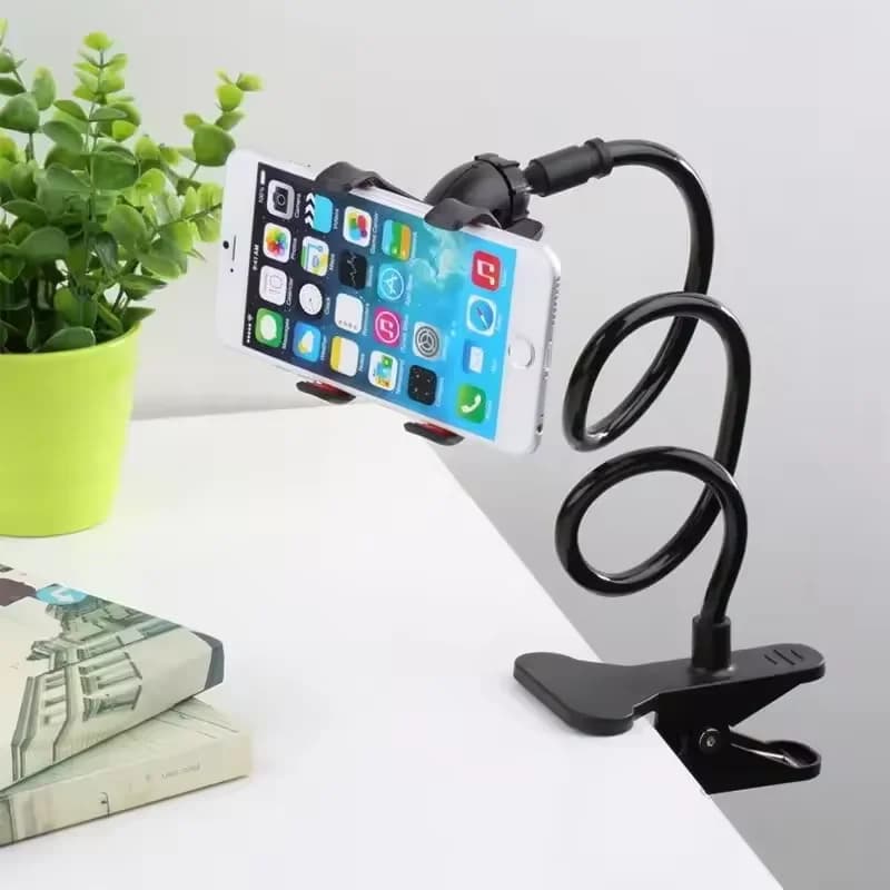 Suporte flexível para celular preto com braço longo e braçadeira preso a uma mesa branca