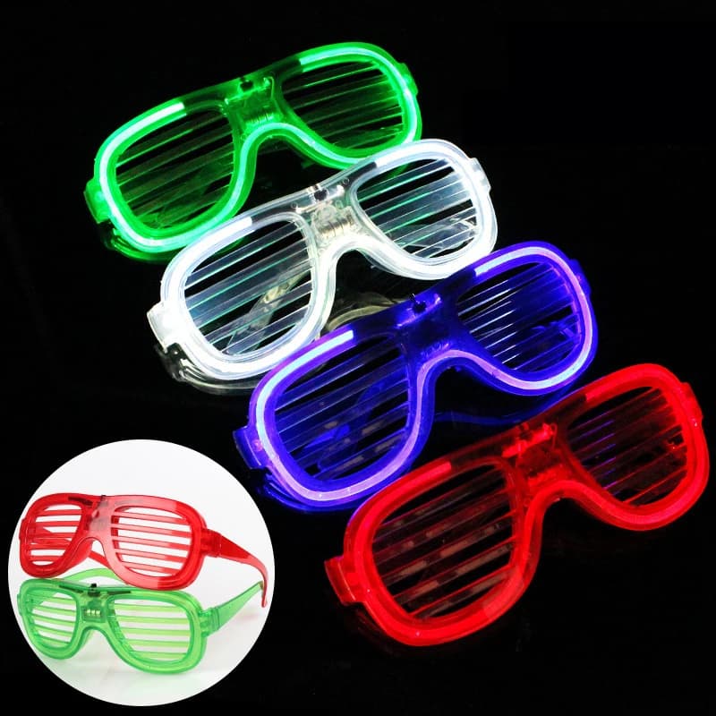 Conjunto de óculos de festa LED neon com luzes azul, branco, verde e vermelho em fundo preto
