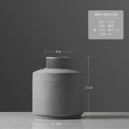 Vaso decorativo Jácotei cinza em cerâmica com design moderno e medidas 21cm altura e 17,5cm largura