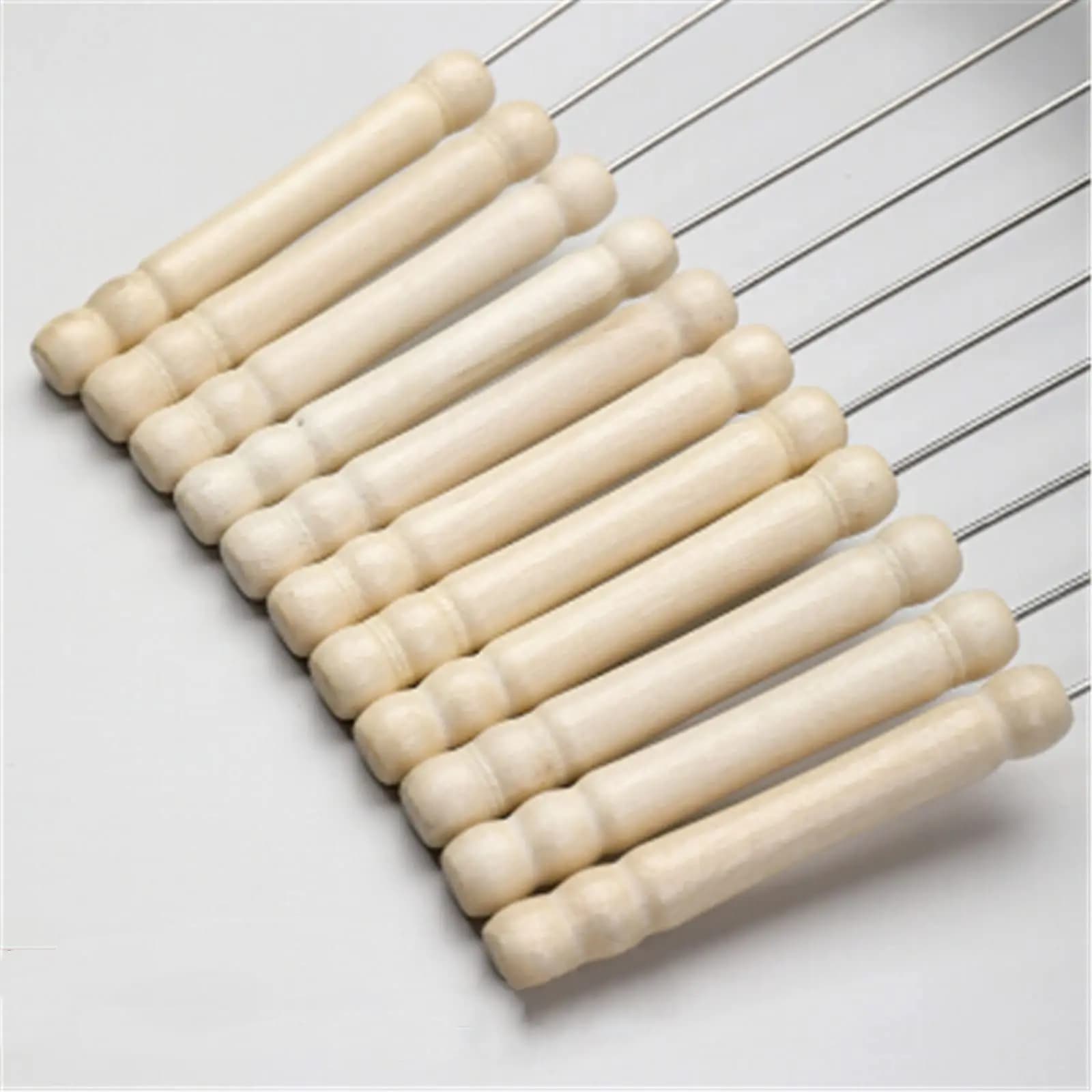 Conjunto de espetos para churrasco Jácotei com cabo de madeira natural e aço inox prateado