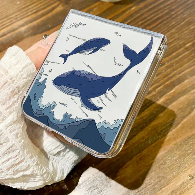 Capa para Samsung Galaxy Z Flip com estampa azul de baleias e tartarugas em material transparente