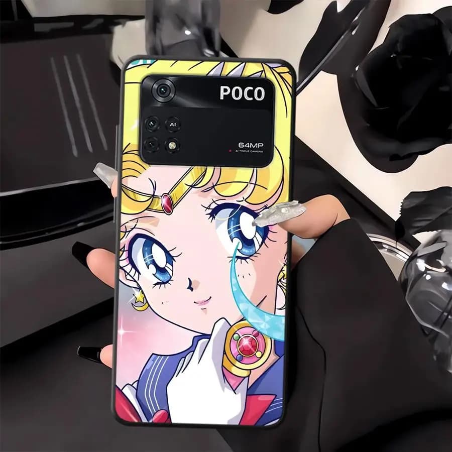 Capa para Xiaomi Poco com design Sailor Moon amarelo, proteção para câmera e bordas pretas
