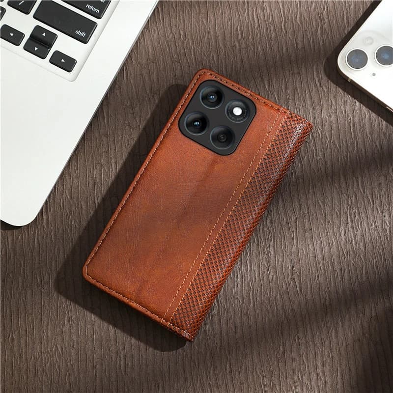 Capa para celular Motorola Moto G100 Pro em couro sintético marrom com textura lateral