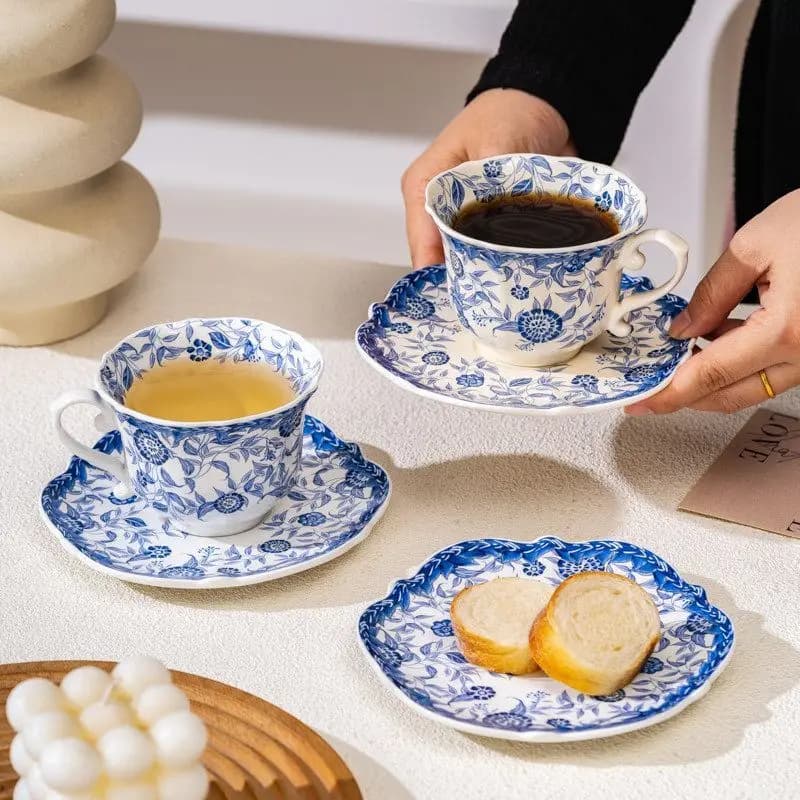 Xícara de Café Criativa em Porcelana Azul e Branca com Pires, Xícara de Chá Moderna em Cerâmica com Flores Azuis, Xícara de Café Exquisita para Sobremesa, Caneca para Casais