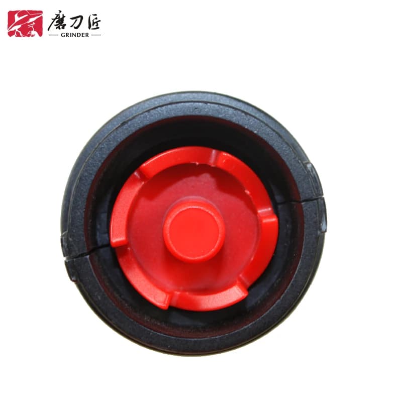Vista superior do moedor de faca GRINDER elétrico com lâminas de diamante vermelho e preto
