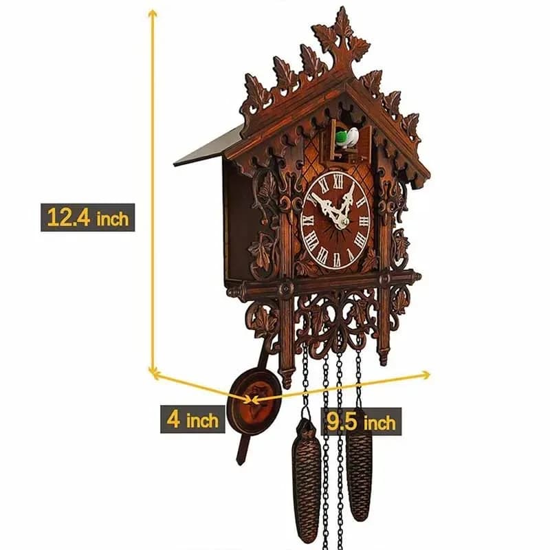 Relógio de parede cuco vintage em madeira escura com números romanos