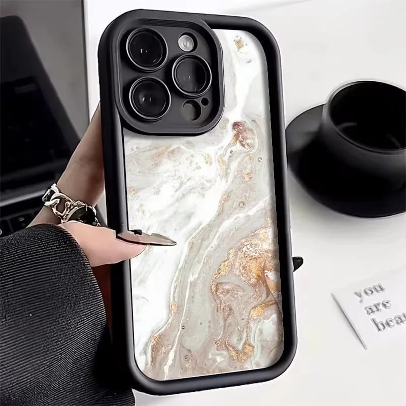 Capa para celular Xiaomi Redmi com design marmorizado branco e dourado, borda preta macia