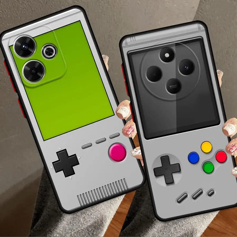 Capa gamer cinza para Xiaomi Redmi Note 15 com design gamepad clássico e botões coloridos