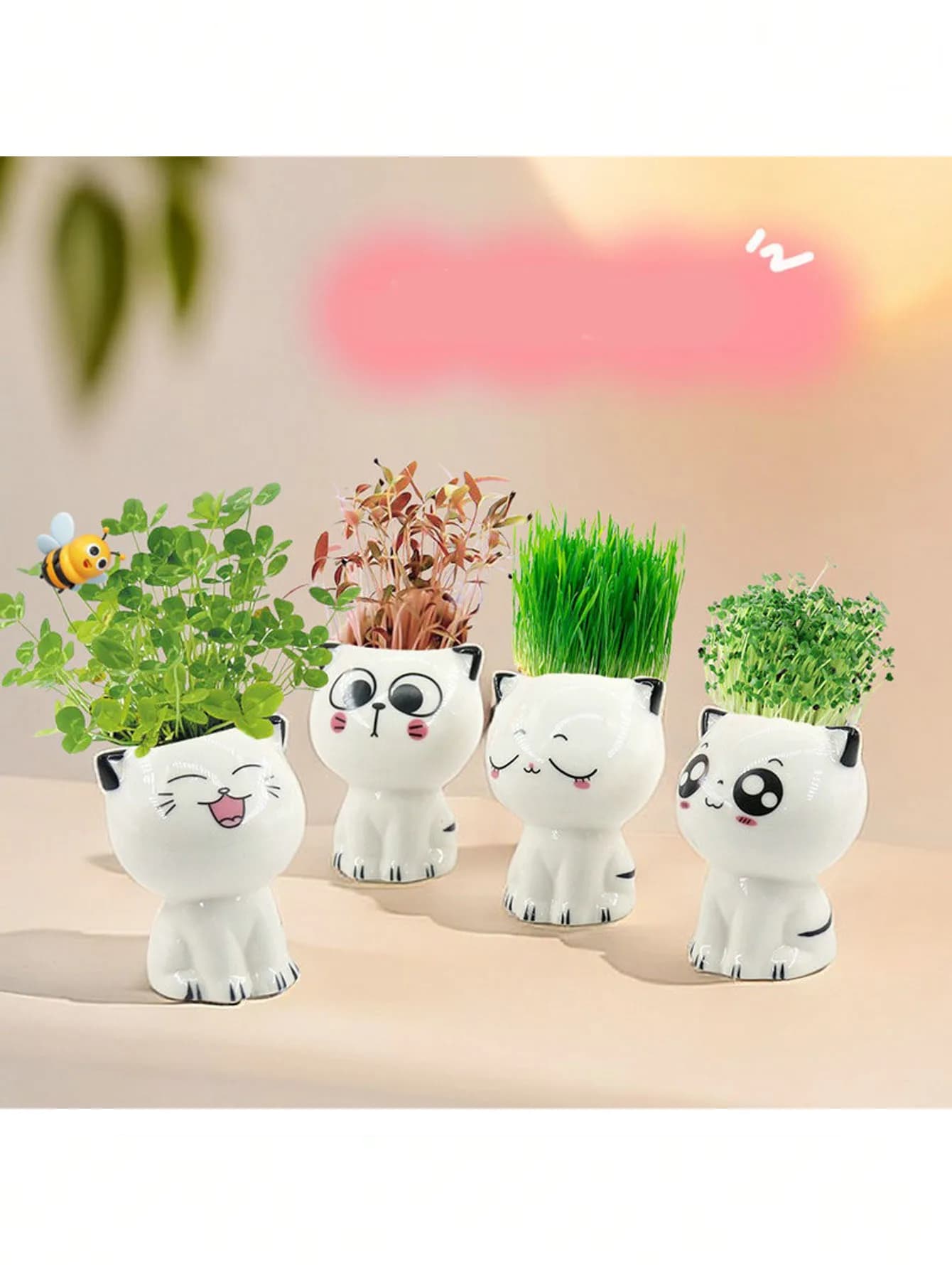 Vaso de cerâmica em formato de gato com suculenta, branco com detalhes pretos