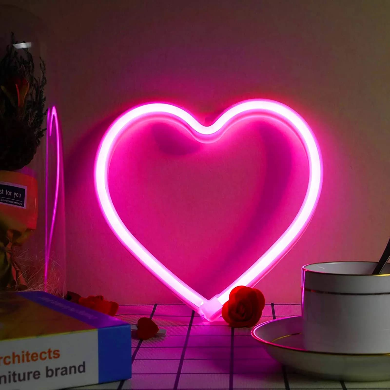 Luz de néon LED rosa em formato de coração decorativo para quarto infantil com base para mesa