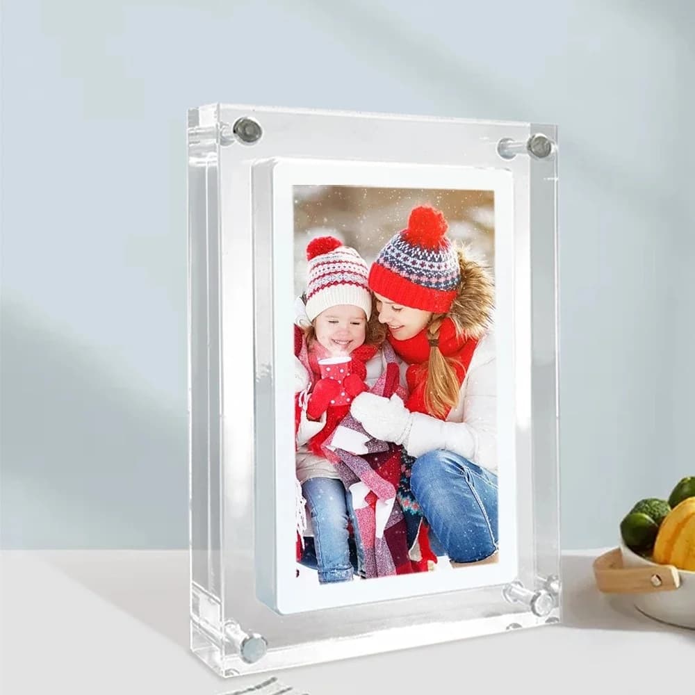 Porta-retratos digital acrílico branco com foto de casal feliz