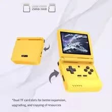 Console Powkiddy V90S amarelo com tela flip 3,5 polegadas e suporte para cartão de memória dual TF
