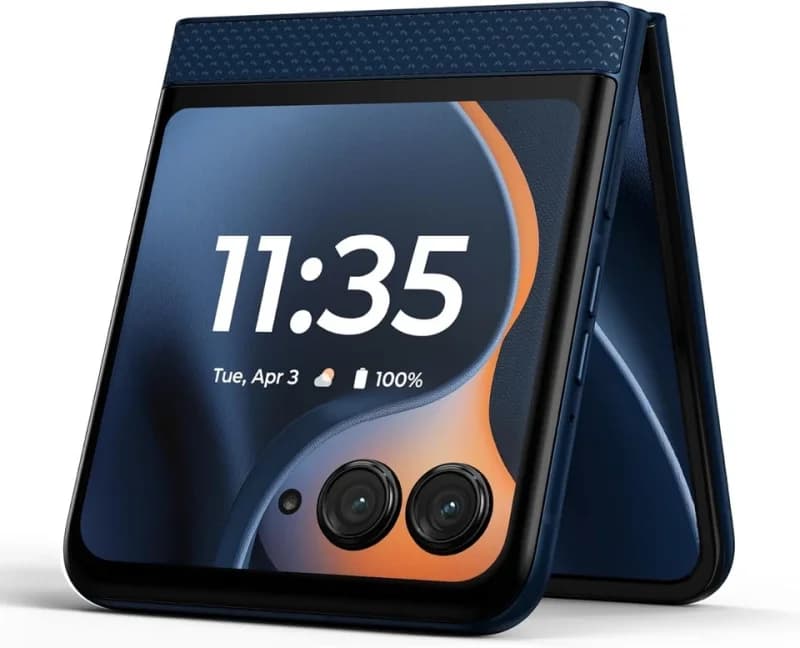 Celular Motorola Moto Razr 60 5G azul aberto em ângulo mostrando tela e câmera dupla traseira