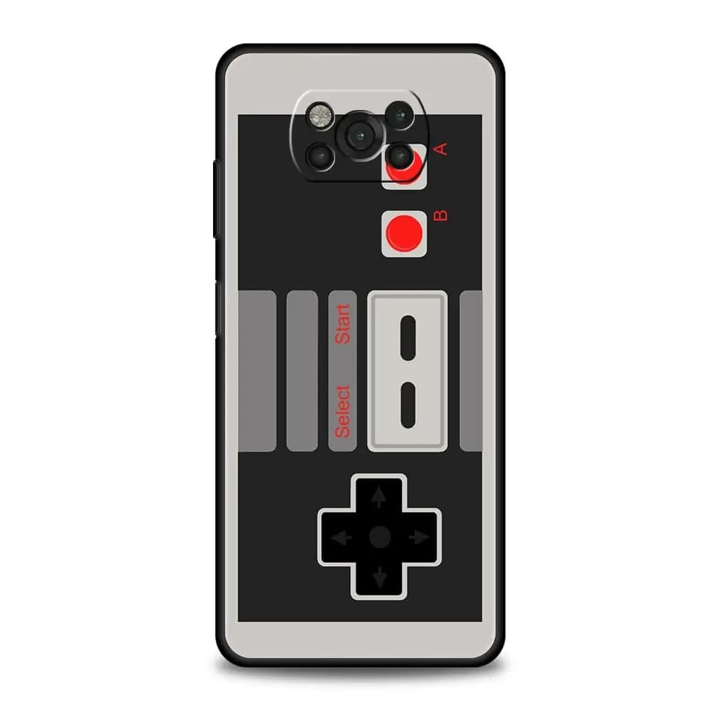 Capa Xiaomi Poco X6 com design de controle clássico de videogame retro em preto, branco e vermelho