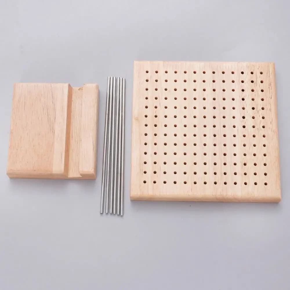 Kit placa de bloqueio para crochê com base de madeira e pinos metálicos 10cm em fundo cinza