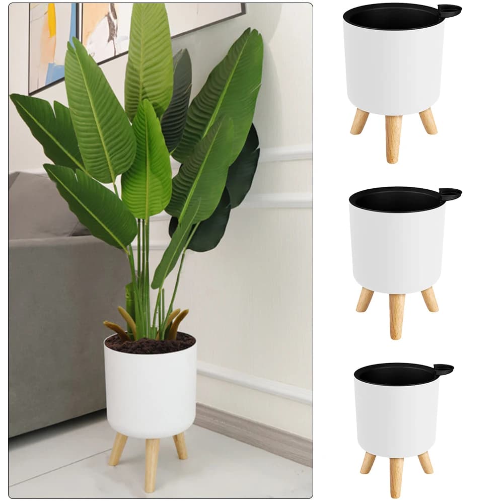 Vaso de plantas redondo branco com pernas de madeira e planta decorativa em sala moderna