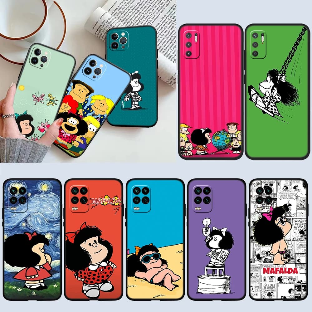 Capas de celular Mafalda com designs variados, personagens em poses diferentes, fundo cinza.